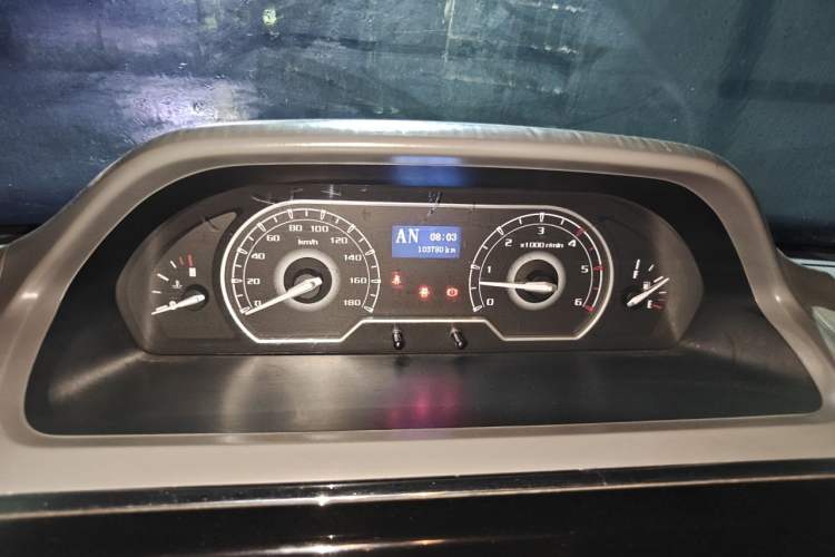 Used SAIC MAXUS Xintu V80 2019 2.0T Plus AMT Aoyuntong Short Wheelbase Mid-Roof 5/6-Seater Instrument Cluster