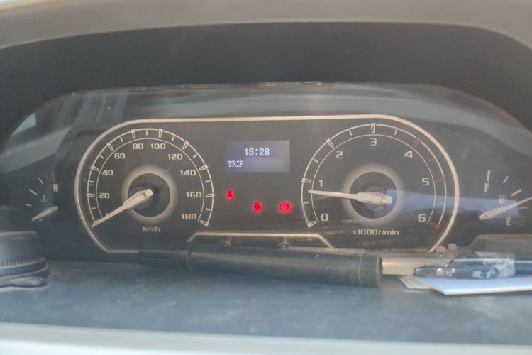 Used SAIC MAXUS Xintu V80 2019 2.5T Classic Edition 6-Speed Manual – Aoyuntong Short Wheelbase Mid-Height Design 5/6 Seats Instrument Cluster