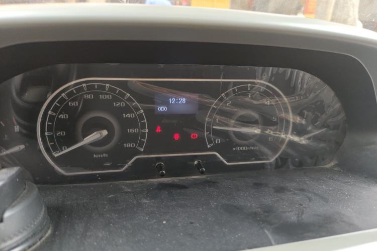 Used SAIC MAXUS Xintu V80 2019 2.5T Classic 6-Speed Manual Van Short Wheelbase Mid-Roof 6-Seater Instrument Cluster