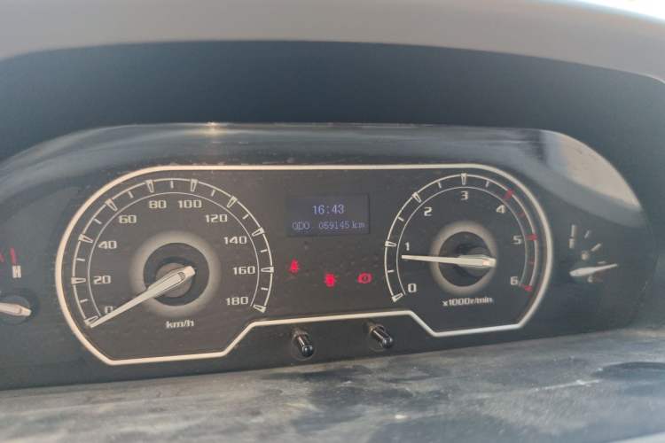 Used SAIC MAXUS Xintu V80 2019 2.5T Classic Model 6-Speed Manual – Aoyuntong Short Wheelbase Ultra-Low Roof 5/6 Seats Instrument Cluster