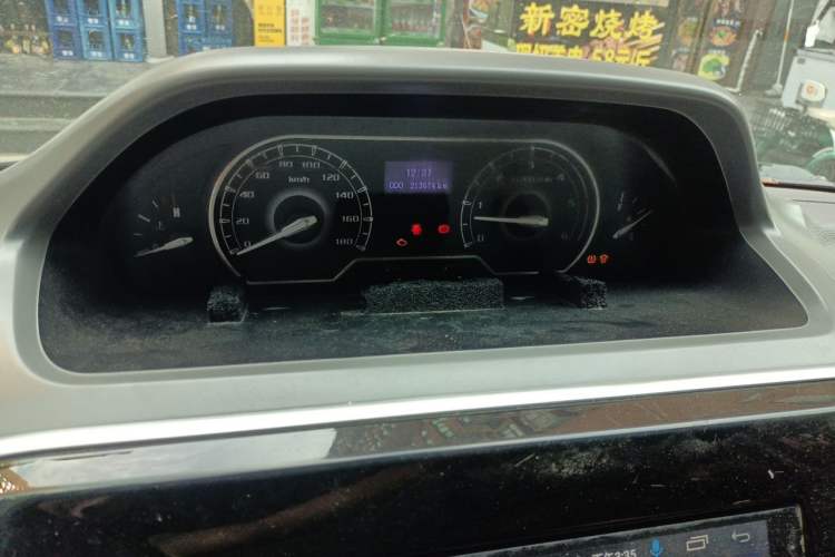 Used SAIC MAXUS Xintu V80 2019 2.0T Plus 6-speed Manual – Aotong Long Wheelbase Mid-Height 7-Seater Instrument Cluster