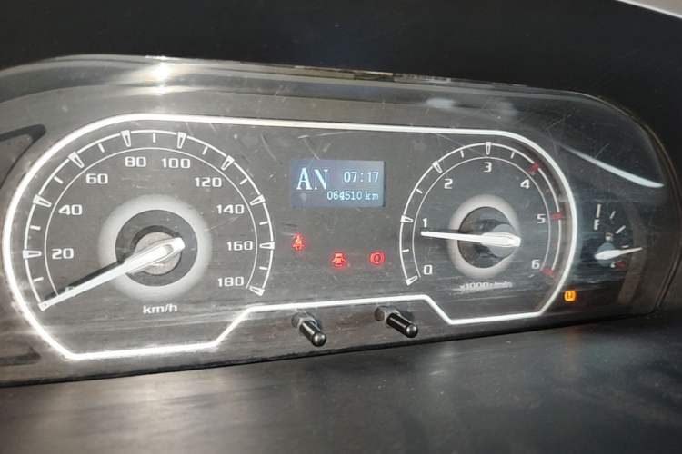 Used SAIC MAXUS Xintu V80 2019 2.5T Classic AMT Aoyuntong Short Wheelbase Mid-Roof 5/6-Seater Instrument Cluster