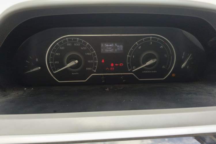 Used SAIC MAXUS Xintu V80 2019 2.5T Classic Version 6-Speed Manual – Aoyuntong Modified Long Wheelbase Mid-Height 7-Seater Instrument Cluster