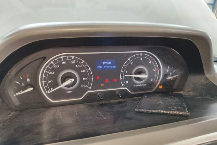 Used SAIC MAXUS Xintu V80 2019 2.5T Classic Edition 6-Speed Manual – Aoyuntong Modified Version Short Wheelbase Mid-Height Roof 5/6 Seats Instrument Cluster
