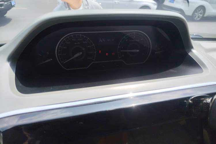 Used SAIC MAXUS Xintu V80 2019 2.0T Plus AMT Aoyuntong Short Wheelbase Mid-Roof 5/6-Seater Instrument Cluster