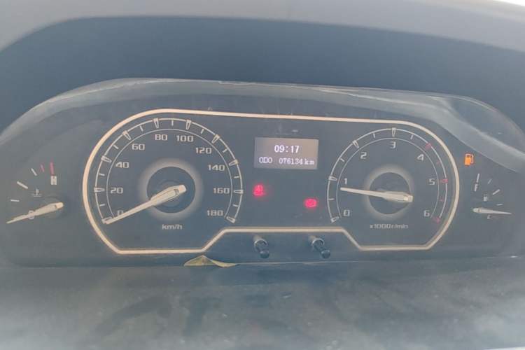 Used SAIC MAXUS Xintu V80 2019 2.5T Classic Model 6-Speed Manual Aotong Long Wheelbase Mid-Height 7-Seater Instrument Cluster