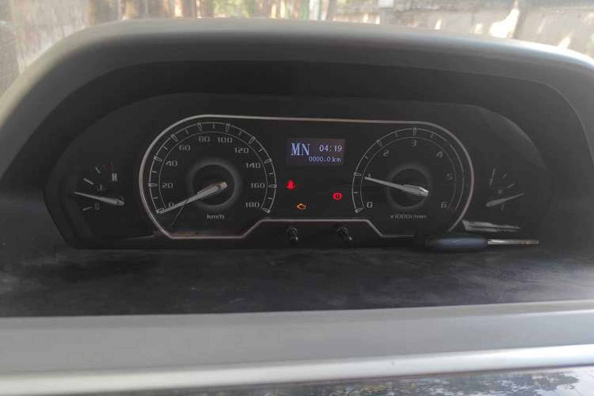 Used SAIC MAXUS Xintu V80 2019 2.5T Classic Model AMT Aoyuntong Long Wheelbase Mid-Roof 7-Seater Instrument Cluster