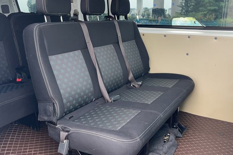 Used SAIC MAXUS Xintu V80 2019 2.5T Classic Version 6-Speed Manual Extended Wheelbase Mid-Roof Design 9-Seater Interior 1