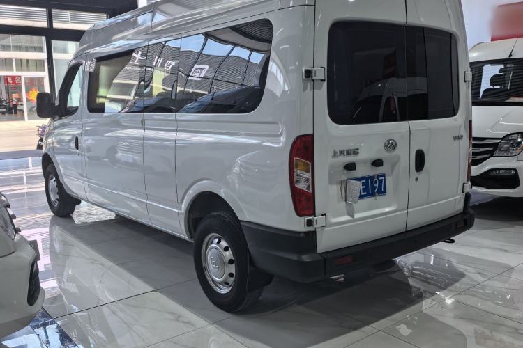 Used SAIC MAXUS Xintu V80 2019 2.5T Classic Model 6-Speed Manual Aotong Long Wheelbase Mid-Height 7-Seater Interior 10