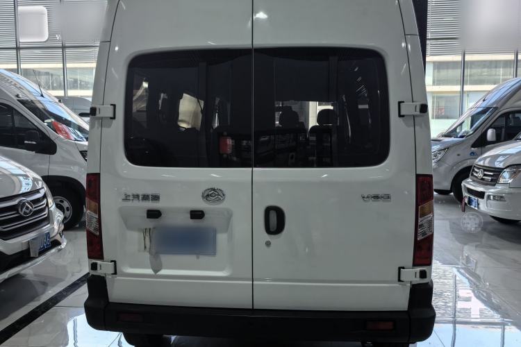 Used SAIC MAXUS Xintu V80 2019 2.5T Classic Model 6-Speed Manual Aotong Long Wheelbase Mid-Height 7-Seater Interior 11