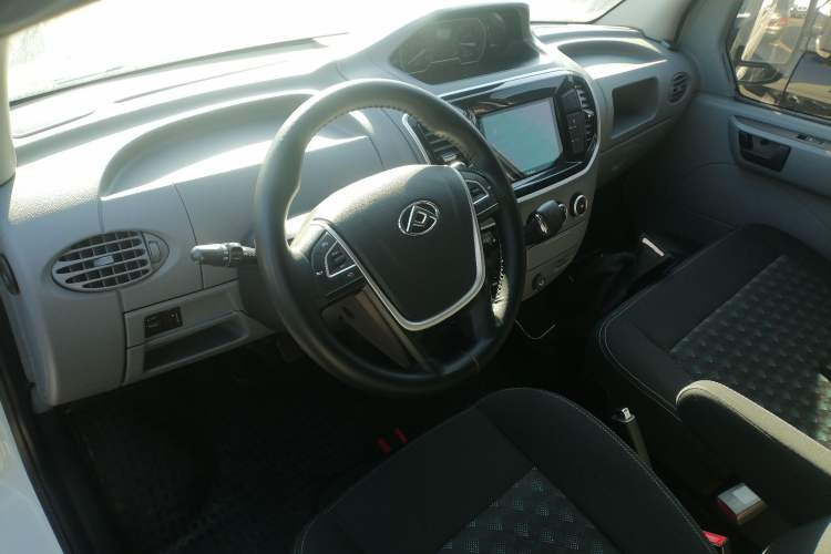 Used SAIC MAXUS Xintu V80 2019 2.5T Classic Model AMT Aoyuntong Long Wheelbase High-Roof 7-Seater Interior 2