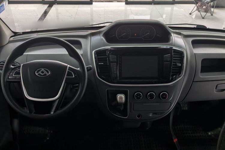 Used SAIC MAXUS Xintu V80 2019 2.5T Classic Edition 6-Speed Manual – Aoyuntong Modified Version Short Wheelbase Mid-Height Roof 5/6 Seats Interior 2