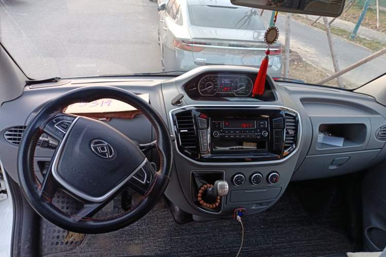 Used SAIC MAXUS Xintu V80 2019 2.5T Classic 6-Speed Manual Van Short Wheelbase Mid-Roof 6-Seater Interior 2