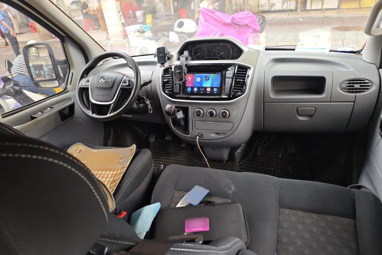 Used SAIC MAXUS Xintu V80 2019 2.5T Classic 6-Speed Manual Van Short Wheelbase Mid-Roof 6-Seater Interior 2