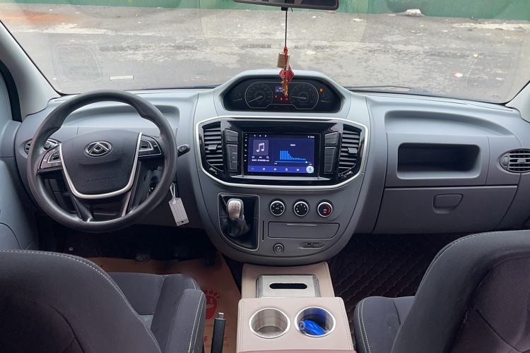 Used SAIC MAXUS Xintu V80 2019 2.5T Classic Version 6-Speed Manual Extended Wheelbase Mid-Roof Design 9-Seater Interior 3