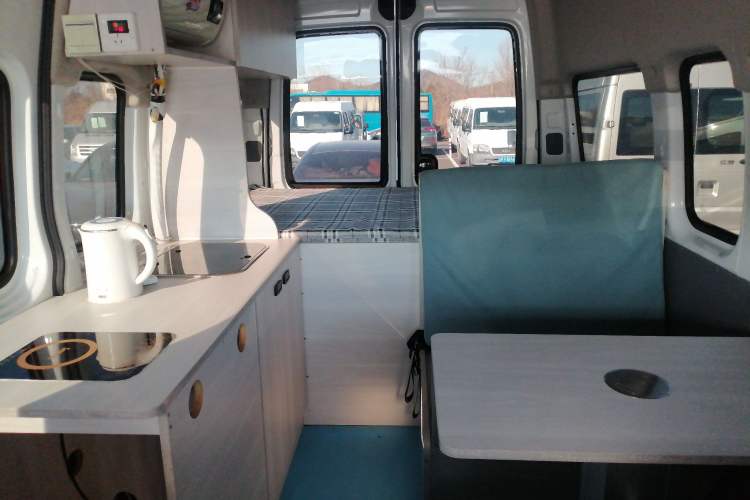 Used SAIC MAXUS Xintu V80 2019 2.5T Classic Model AMT Aoyuntong Long Wheelbase High-Roof 7-Seater Interior 4