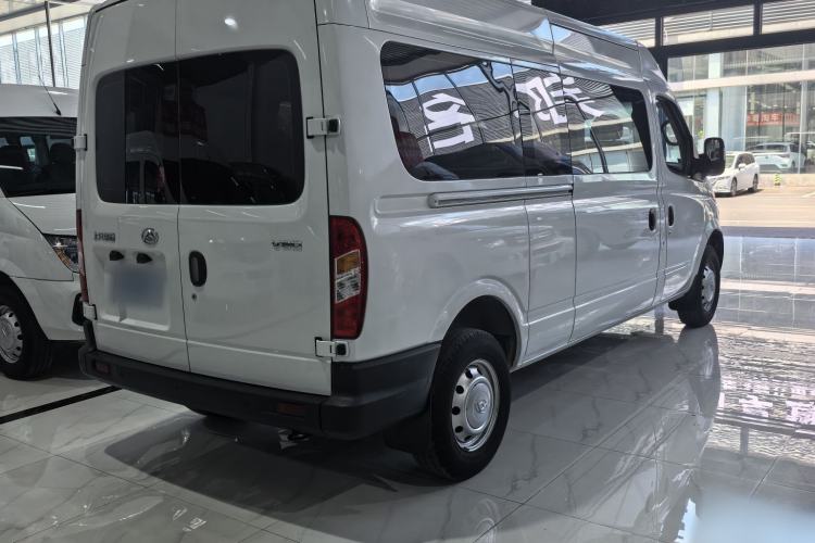 Used SAIC MAXUS Xintu V80 2019 2.5T Classic Model 6-Speed Manual Aotong Long Wheelbase Mid-Height 7-Seater Interior 9