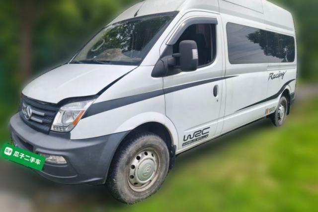 Used SAIC MAXUS Xintu V80 2019 2.5T Classic Model 6-Speed Manual Aotong Long Wheelbase Mid-Height 7-Seater