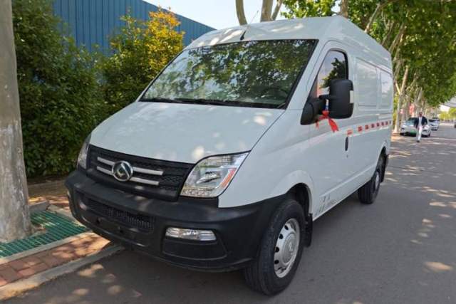 Used SAIC MAXUS Xintu V80 2019 2.5T Classic 6-Speed Manual Van Short Wheelbase Mid-Roof Design 2/3 Seats