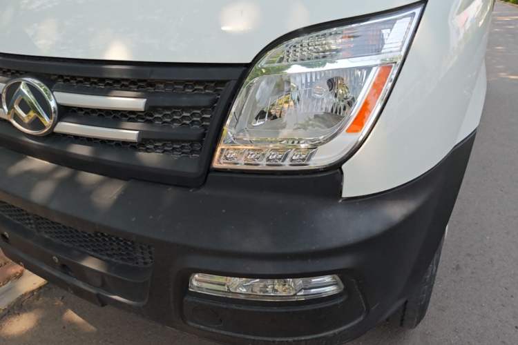 Used SAIC MAXUS Xintu V80 2019 2.5T Classic 6-Speed Manual Van Short Wheelbase Mid-Roof Design 2/3 Seats Left Front Headlight