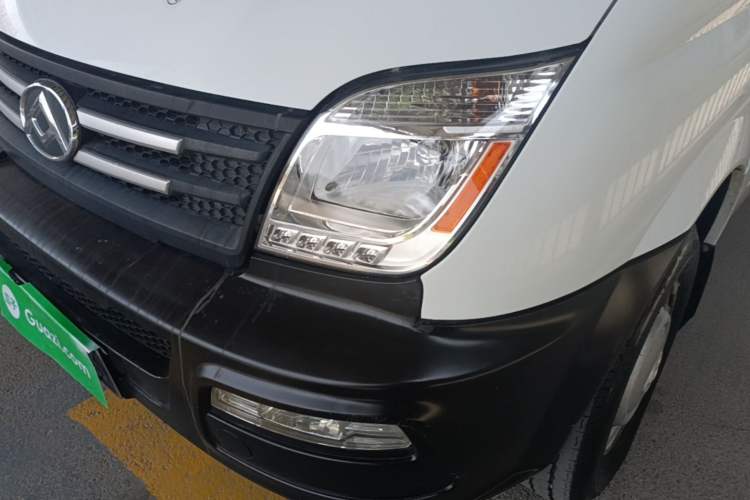 Used SAIC MAXUS Xintu V80 2019 2.5T Classic Edition 6-Speed Manual – Aoyuntong Short Wheelbase Mid-Height Design 5/6 Seats Left Front Headlight