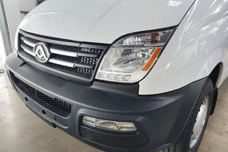 Used SAIC MAXUS Xintu V80 2019 2.5T Classic AMT Aoyuntong Short Wheelbase Mid-Roof 5/6-Seater Left Front Headlight