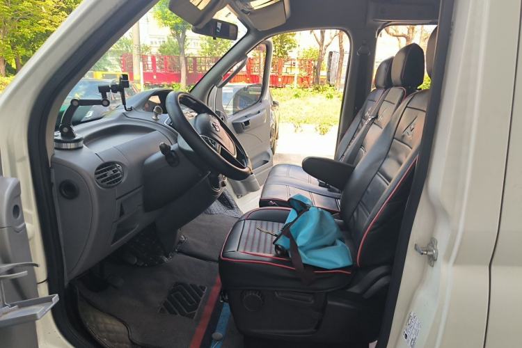 Used SAIC MAXUS Xintu V80 2019 2.5T Classic Edition 6-Speed Manual – Aoyuntong Short Wheelbase Mid-Height Design 5/6 Seats Left Front Seat
