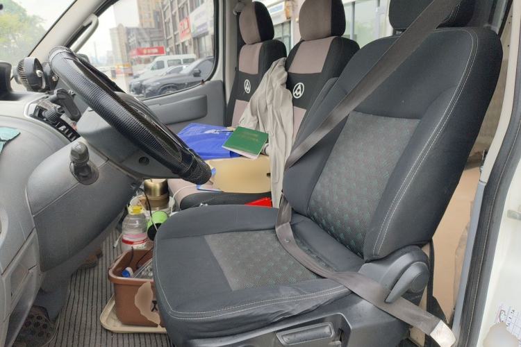 Used SAIC MAXUS Xintu V80 2019 2.5T Classic Edition 6-Speed Manual – Aoyuntong Modified Version Short Wheelbase Mid-Height Roof 5/6 Seats Left Front Seat