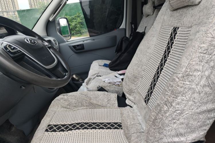 Used SAIC MAXUS Xintu V80 2019 2.0T Plus 6-speed Manual – Aotong Long Wheelbase Mid-Height 7-Seater Left Front Seat
