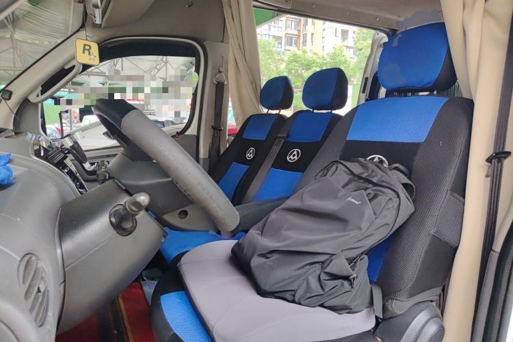 Used SAIC MAXUS Xintu V80 2019 2.5T Classic Model 6-Speed Manual Aotong Long Wheelbase Mid-Height 7-Seater Left Front Seat