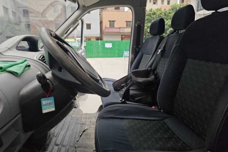 Used SAIC MAXUS Xintu V80 2019 2.5T Classic Model AMT Commercial Van Long Wheelbase Mid-Roof 9-Seater Left Front Seat
