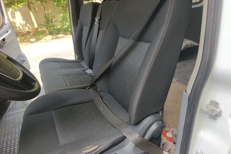 Used SAIC MAXUS Xintu V80 2019 2.5T Classic Edition 6-Speed Manual – Aoyuntong Short Wheelbase Mid-Height Design 5/6 Seats Left Front Seat