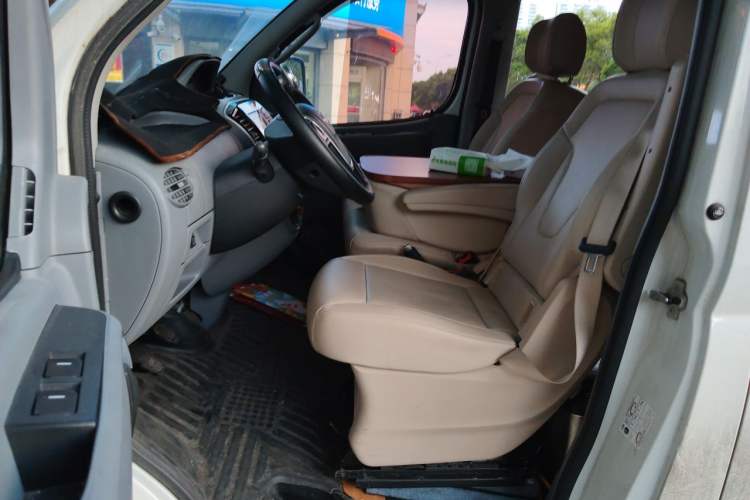 Used SAIC MAXUS Xintu V80 2019 2.5T Classic Edition 6-Speed Manual – Aoyuntong Modified Version Short Wheelbase Mid-Height Roof 5/6 Seats Left Front Seat