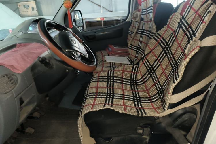 Used SAIC MAXUS Xintu V80 2019 2.5T Classic Edition 6-Speed Manual – Aoyuntong Long Wheelbase Mid-Roof 10-Seater Left Front Seat
