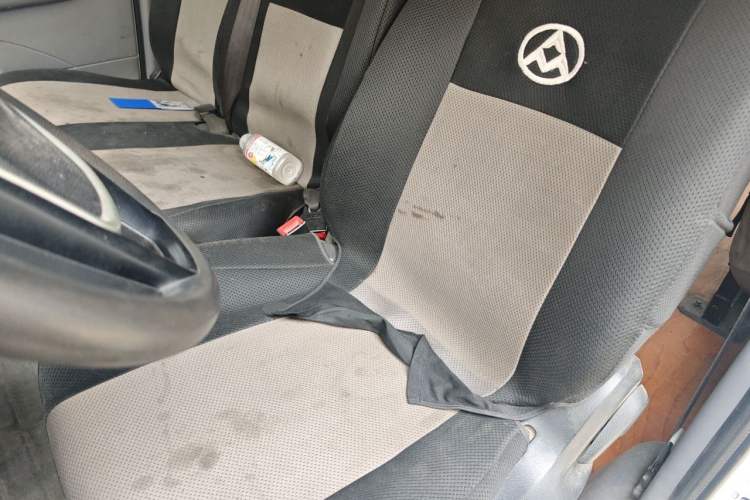 Used SAIC MAXUS Xintu V80 2019 2.5T Classic Edition 6-Speed Manual – Aoyuntong Short Wheelbase Mid-Height Design 5/6 Seats Left Front Seat