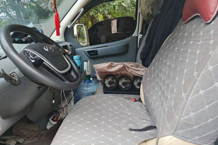 Used SAIC MAXUS Xintu V80 2019 2.5T Classic Version 6-Speed Manual – Aoyuntong Modified Long Wheelbase Mid-Height 7-Seater Left Front Seat