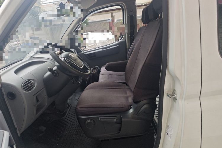 Used SAIC MAXUS Xintu V80 2019 2.5T Classic Model 6-Speed Manual Aotong Long Wheelbase Mid-Height 7-Seater Left Front Seat