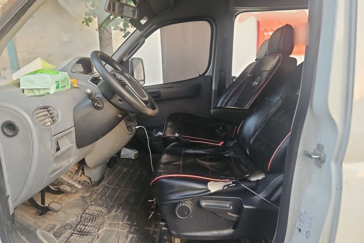 Used SAIC MAXUS Xintu V80 2019 2.5T Classic 6-Speed Manual Van Short Wheelbase Mid-Roof Design 2/3 Seats Left Front Seat