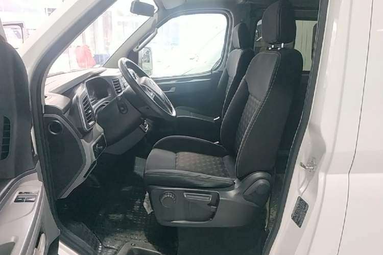 Used SAIC MAXUS Xintu V80 2019 2.0T Plus AMT Aoyuntong Short Wheelbase Ultra-Low Roof 5/6-Seater Left Front Seat