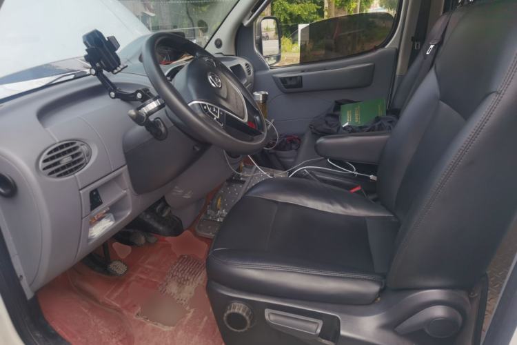 Used SAIC MAXUS Xintu V80 2019 2.5T Classic Version 6-Speed Manual – Aoyuntong Modified Long Wheelbase Mid-Height 7-Seater Left Front Seat