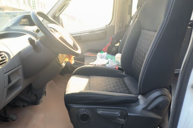 Used SAIC MAXUS Xintu V80 2019 2.5T Classic Model 6-Speed Manual Aotong Long Wheelbase Mid-Height 7-Seater Left Front Seat