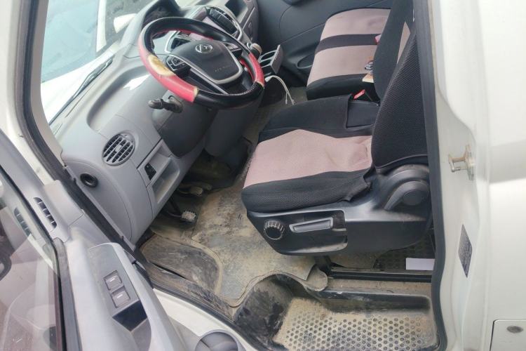Used SAIC MAXUS Xintu V80 2019 2.0T Plus 6-Speed Manual – Aoyuntong Short Wheelbase Ultra-Low Roof 5/6-Seater Left Front Seat