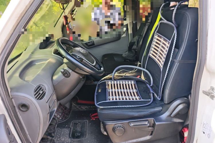 Used SAIC MAXUS Xintu V80 2019 2.5T Classic Version 6-Speed Manual – Aoyuntong Modified Long Wheelbase Mid-Height 7-Seater Left Front Seat