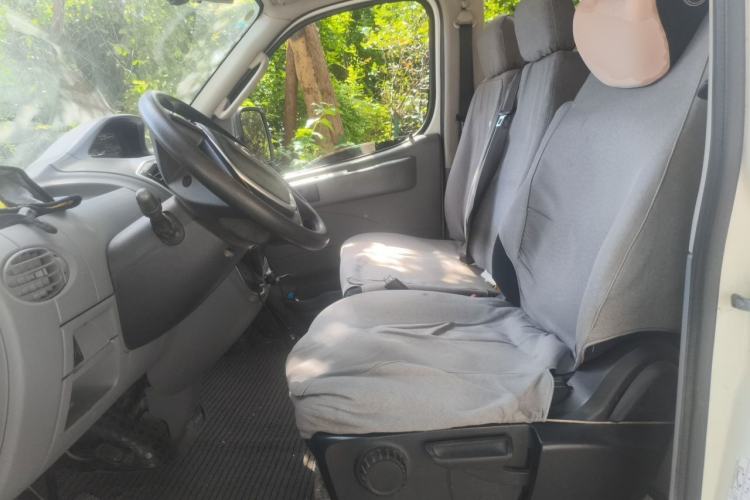 Used SAIC MAXUS Xintu V80 2019 2.5T Classic Version 6-Speed Manual – Aoyuntong Modified Long Wheelbase Mid-Height 7-Seater Left Front Seat