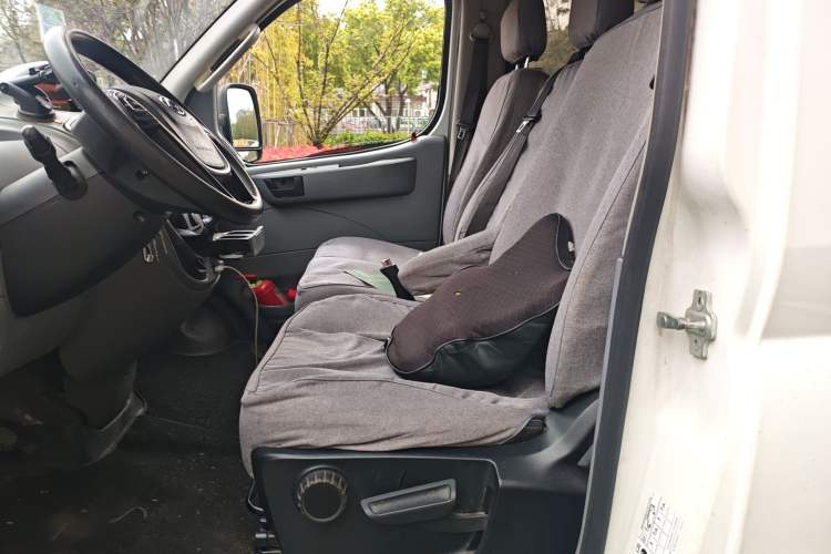 Used SAIC MAXUS Xintu V80 2019 2.5T Classic Model 6-Speed Manual – Aoyuntong Modified Version with Long Wheelbase High Roof and 7 Seating Capacity Left Front Seat