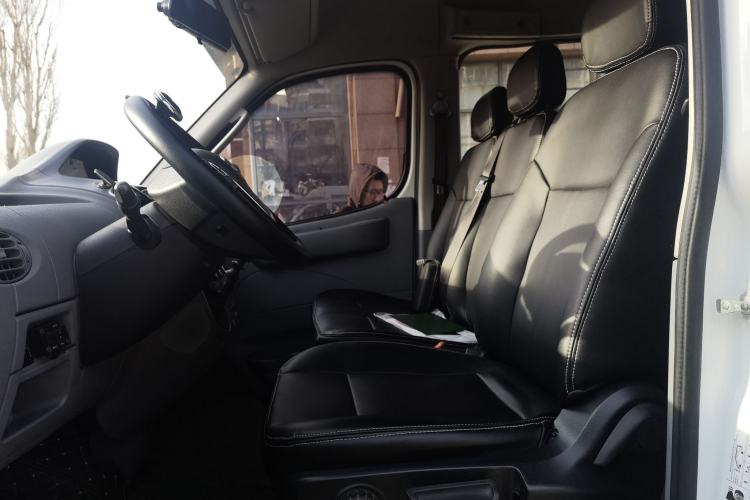 Used SAIC MAXUS Xintu V80 2019 2.5T Classic Edition 6-Speed Manual – Aoyuntong Short Wheelbase Mid-Height Design 5/6 Seats Left Front Seat
