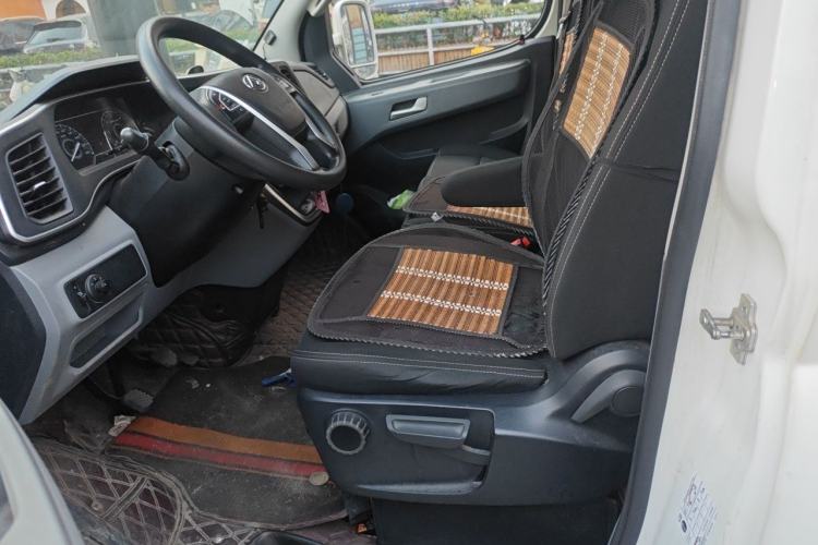 Used SAIC MAXUS Xintu V80 2019 2.0T Plus 6-Speed Manual – Aoyuntong Long Wheelbase High-Roof 7-Seater Left Front Seat