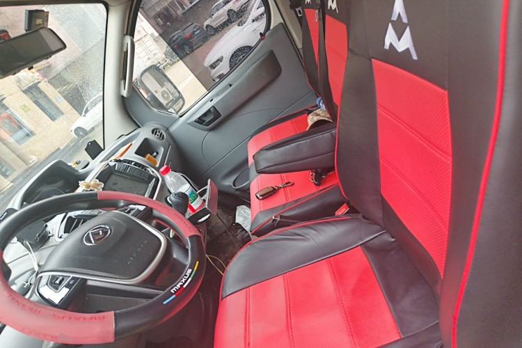 Used SAIC MAXUS Xintu V80 2019 2.5T Classic Version 6-Speed Manual – Aoyuntong Modified Long Wheelbase Mid-Height 7-Seater Left Front Seat
