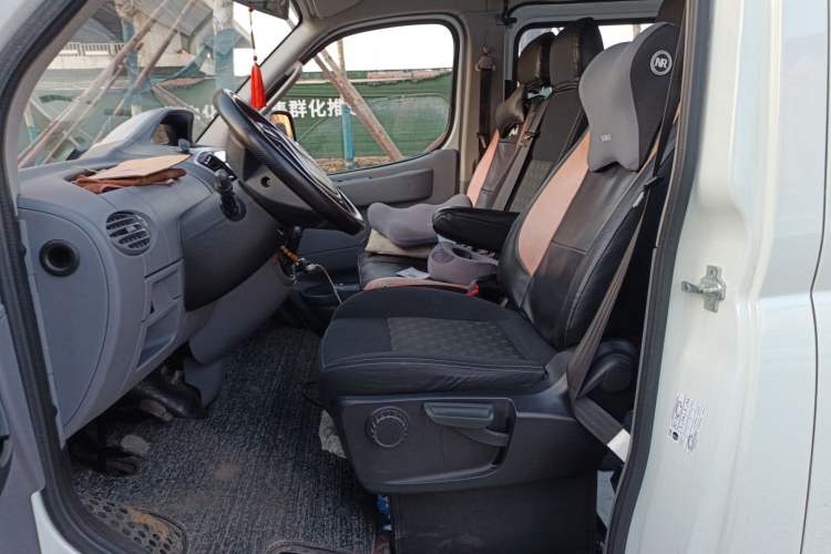 Used SAIC MAXUS Xintu V80 2019 2.5T Classic 6-Speed Manual Van Short Wheelbase Mid-Roof 6-Seater Left Front Seat