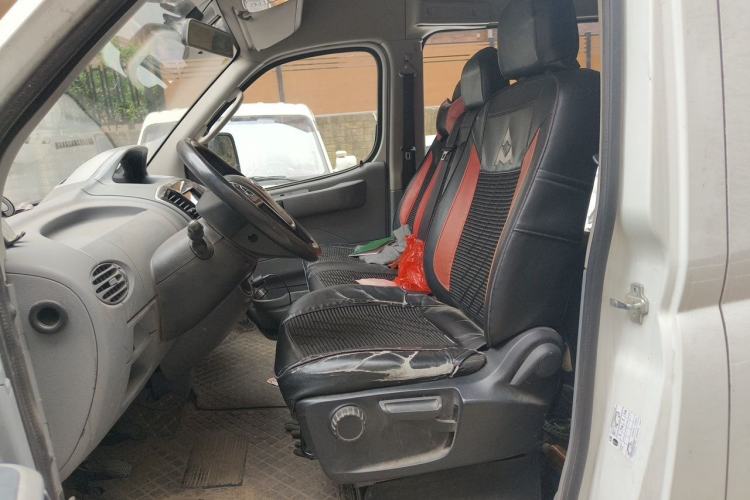 Used SAIC MAXUS Xintu V80 2019 2.5T Classic Edition 6-Speed Manual – Aoyuntong Short Wheelbase Mid-Height Design 5/6 Seats Left Front Seat